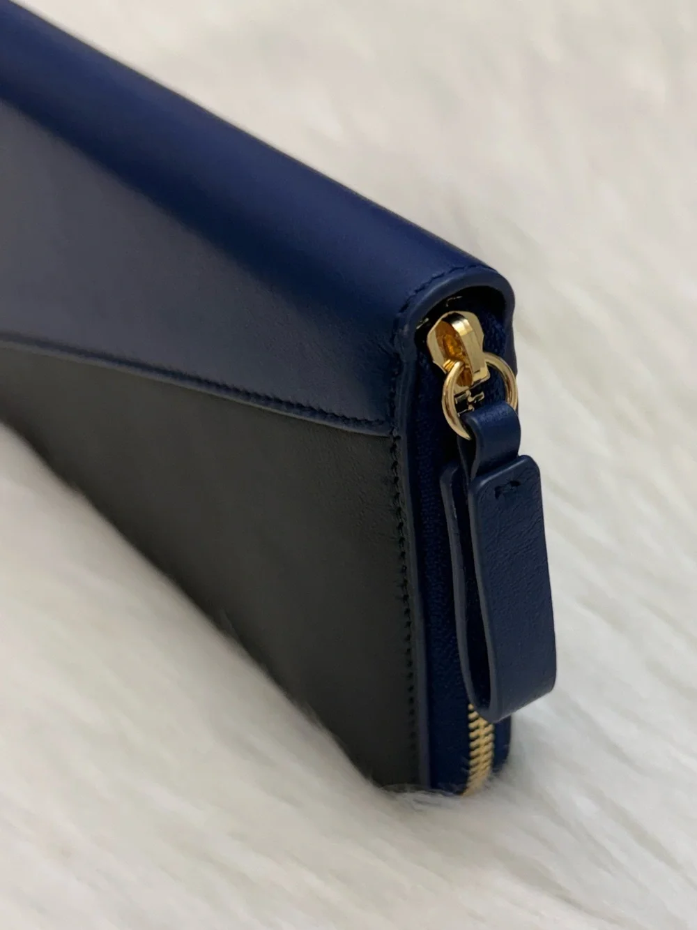 DIANE VON FURSTENBERG - BLACK BLUE SOFT ALL LEATHER ZIP AROUND LONG WALLET
